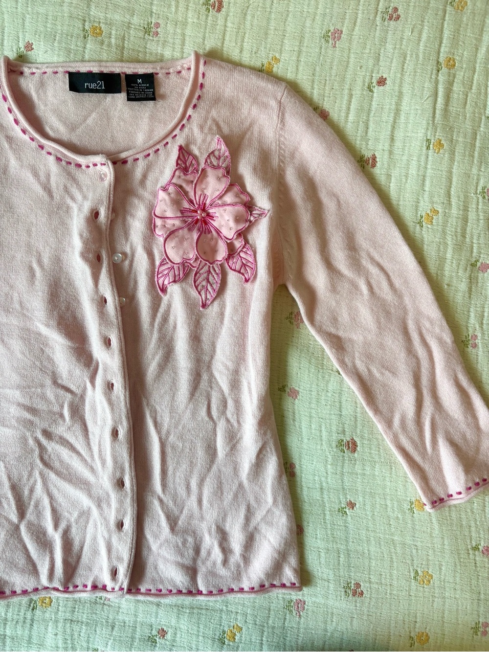 Gorgeous Vintage Pink Embroidered Flower Cardigan - Picture 5 of 8